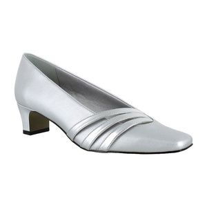 NIB Easy Street Silver Pumps Size 8 W